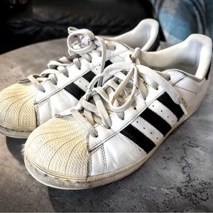 Adidas Superstar (White, Size 9)